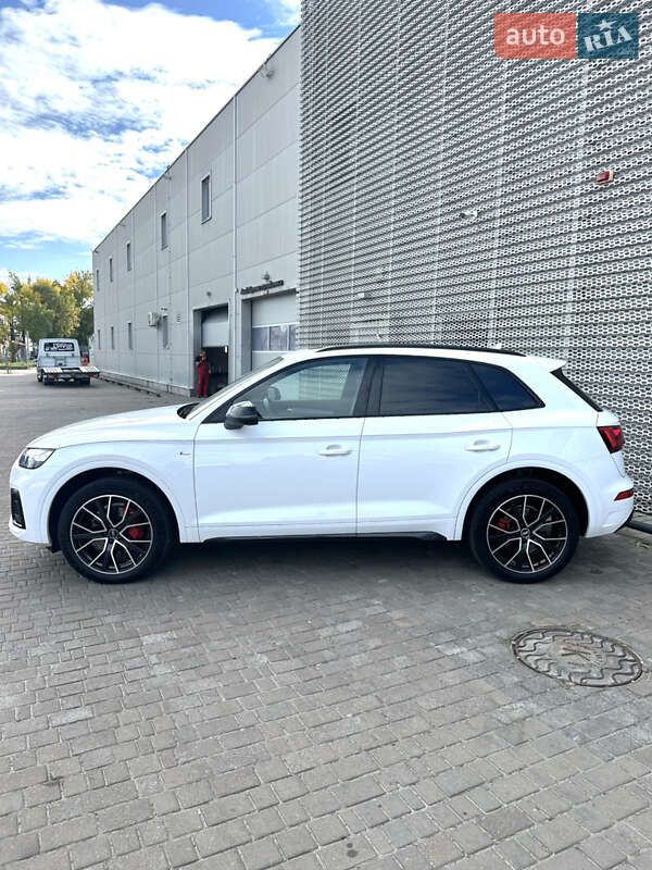 Позашляховик / Кросовер Audi Q5 2021 в Києві