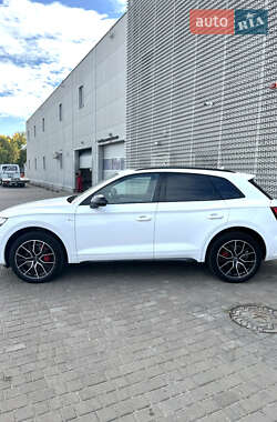 Внедорожник / Кроссовер Audi Q5 2021 в 