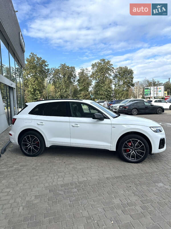 Позашляховик / Кросовер Audi Q5 2021 в Києві