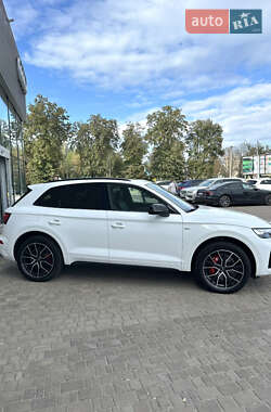 Внедорожник / Кроссовер Audi Q5 2021 в 