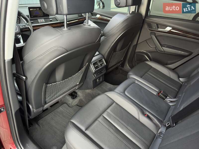 Позашляховик / Кросовер Audi Q5 2017 в Мукачевому