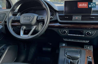 Внедорожник / Кроссовер Audi Q5 2017 в 