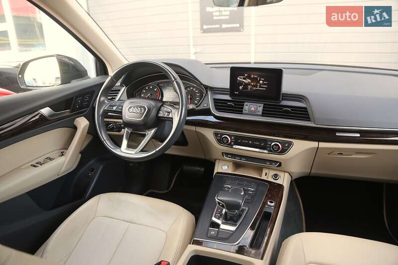 Позашляховик / Кросовер Audi Q5 2019 в Києві
