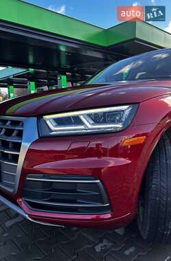 Внедорожник / Кроссовер Audi Q5 2017 в 