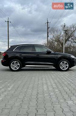 Внедорожник / Кроссовер Audi Q5 2018 в 