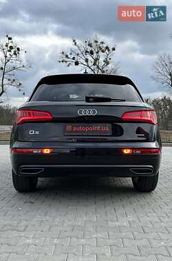 Внедорожник / Кроссовер Audi Q5 2018 в 