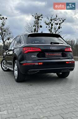 Внедорожник / Кроссовер Audi Q5 2018 в 