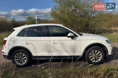 Внедорожник / Кроссовер Audi Q5 2018 в 