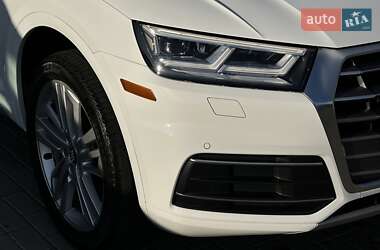 Позашляховик / Кросовер Audi Q5 2018 в 
