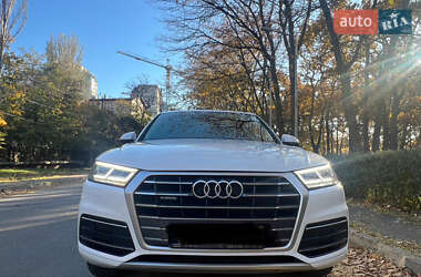 Позашляховик / Кросовер Audi Q5 2017 в 