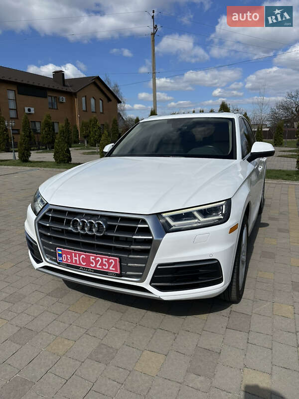 Позашляховик / Кросовер Audi Q5 2017 в 