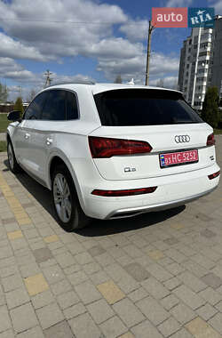 Позашляховик / Кросовер Audi Q5 2017 в 