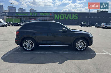Внедорожник / Кроссовер Audi Q5 2017 в 