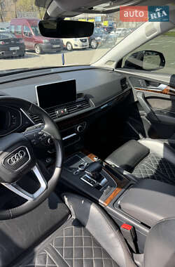Внедорожник / Кроссовер Audi Q5 2017 в 