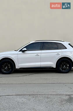 Внедорожник / Кроссовер Audi Q5 2018 в 