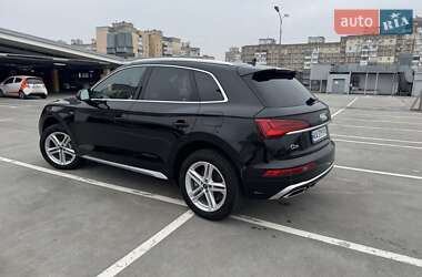 Внедорожник / Кроссовер Audi Q5 2024 в 