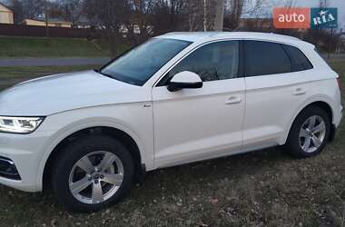 Внедорожник / Кроссовер Audi Q5 2017 в 