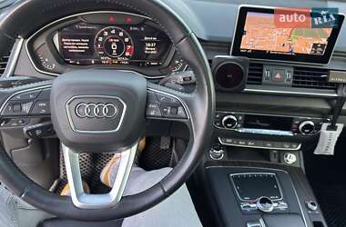 Внедорожник / Кроссовер Audi Q5 2018 в 