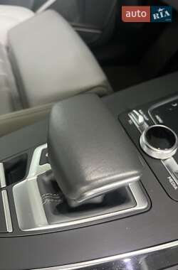 Внедорожник / Кроссовер Audi Q5 2018 в 