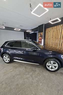Позашляховик / Кросовер Audi Q5 2018 в 