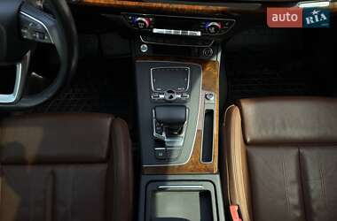 Внедорожник / Кроссовер Audi Q5 2018 в 