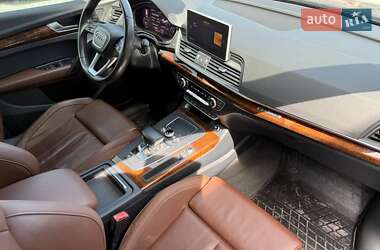 Внедорожник / Кроссовер Audi Q5 2018 в 