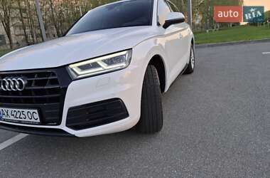 Внедорожник / Кроссовер Audi Q5 2018 в 