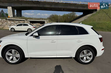 Внедорожник / Кроссовер Audi Q5 2017 в 
