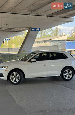 Внедорожник / Кроссовер Audi Q5 2017 в 