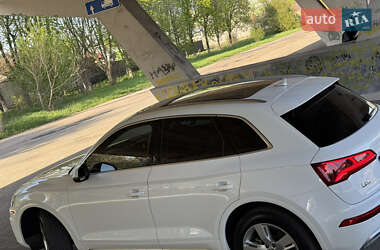Внедорожник / Кроссовер Audi Q5 2017 в 