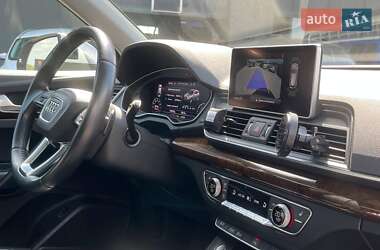 Внедорожник / Кроссовер Audi Q5 2017 в 