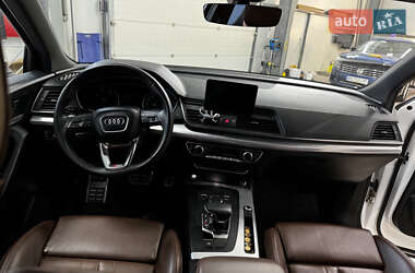 Внедорожник / Кроссовер Audi Q5 2017 в 