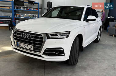 Внедорожник / Кроссовер Audi Q5 2017 в 