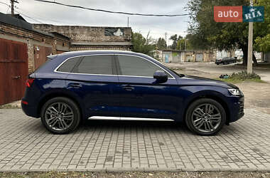 Позашляховик / Кросовер Audi Q5 2017 в 