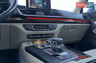 Внедорожник / Кроссовер Audi Q5 2017 в 