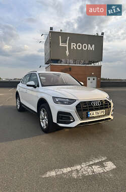 Позашляховик / Кросовер Audi Q5 2021 в 