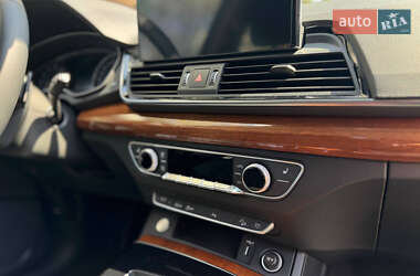 Внедорожник / Кроссовер Audi Q5 2021 в 
