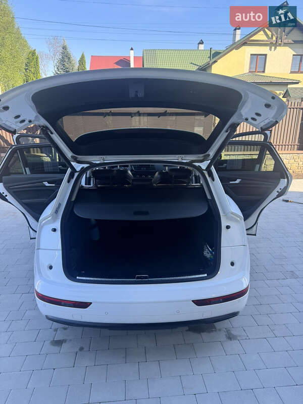 Внедорожник / Кроссовер Audi Q5 2019 в Каменец-Подольском