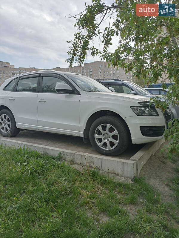Внедорожник / Кроссовер Audi Q5 2010 в Южноукраинске