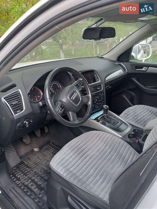 Внедорожник / Кроссовер Audi Q5 2010 в Южноукраинске