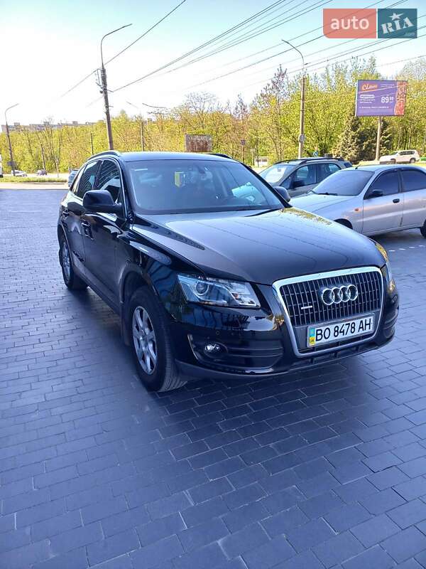 Внедорожник / Кроссовер Audi Q5 2010 в Тернополе