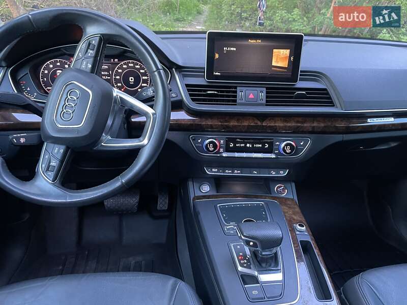 Позашляховик / Кросовер Audi Q5 2018 в Луцьку