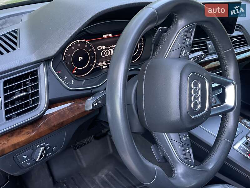 Позашляховик / Кросовер Audi Q5 2018 в Луцьку
