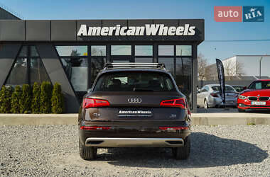 Внедорожник / Кроссовер Audi Q5 2017 в 