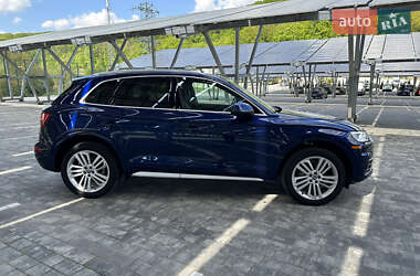 Внедорожник / Кроссовер Audi Q5 2018 в 