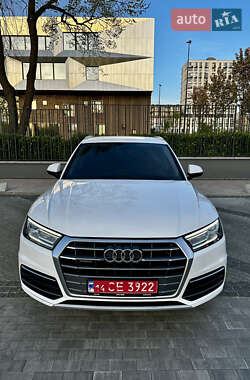 Внедорожник / Кроссовер Audi Q5 2018 в 