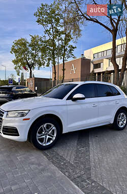 Внедорожник / Кроссовер Audi Q5 2018 в 