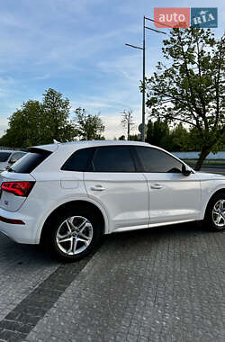 Внедорожник / Кроссовер Audi Q5 2018 в 