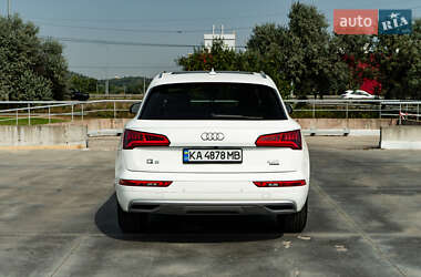 Внедорожник / Кроссовер Audi Q5 2018 в 