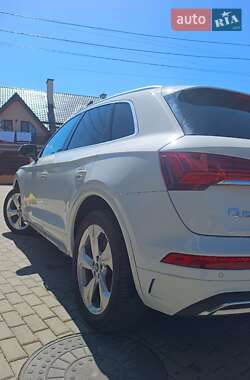 Позашляховик / Кросовер Audi Q5 2020 в 